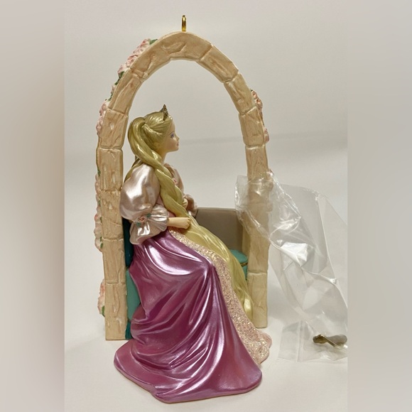 ♥️New In Box ~ 2002 Hallmark Keepsake “Barbie as Rapunzel” Collectors Ornament♥️ - Picture 4 of 9